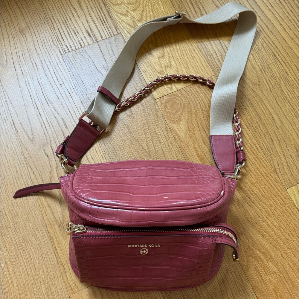 Michael Kors Slater Medium in Pink Croc
